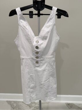 Women’s White Button-Front Sleeveless Dress